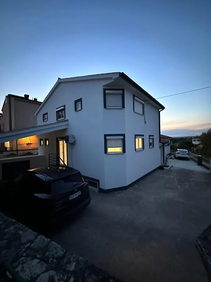 Apartment Stinjan Пула