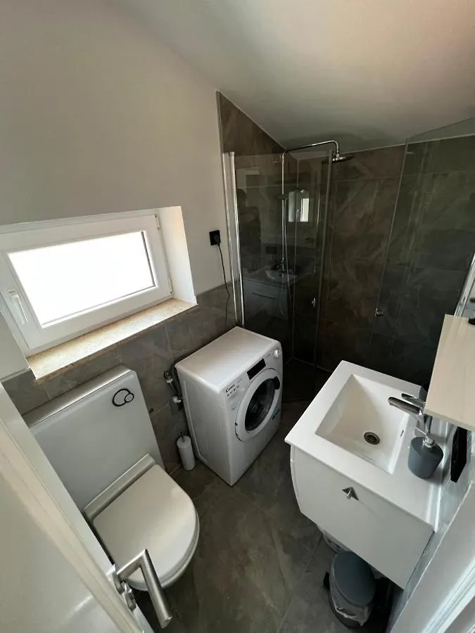 Apartment Stinjan Pula 0*,