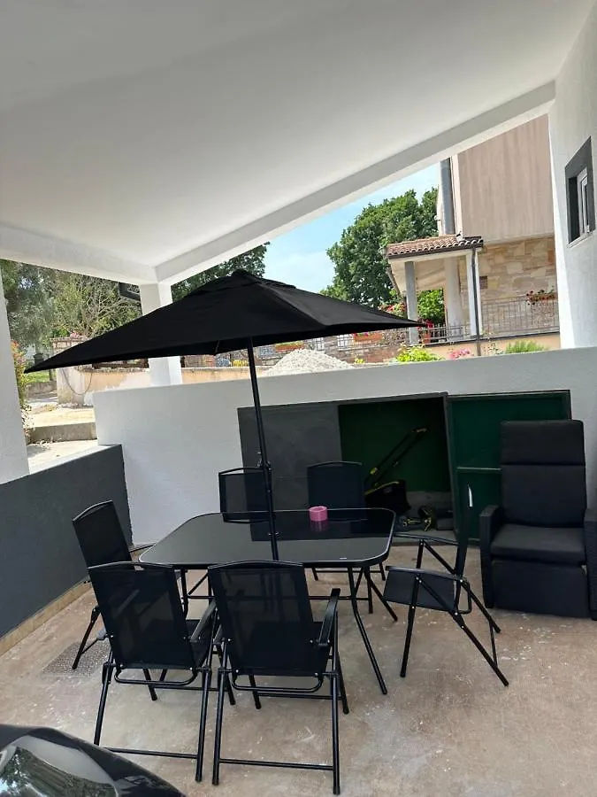 Apartment Stinjan Pula 0*,